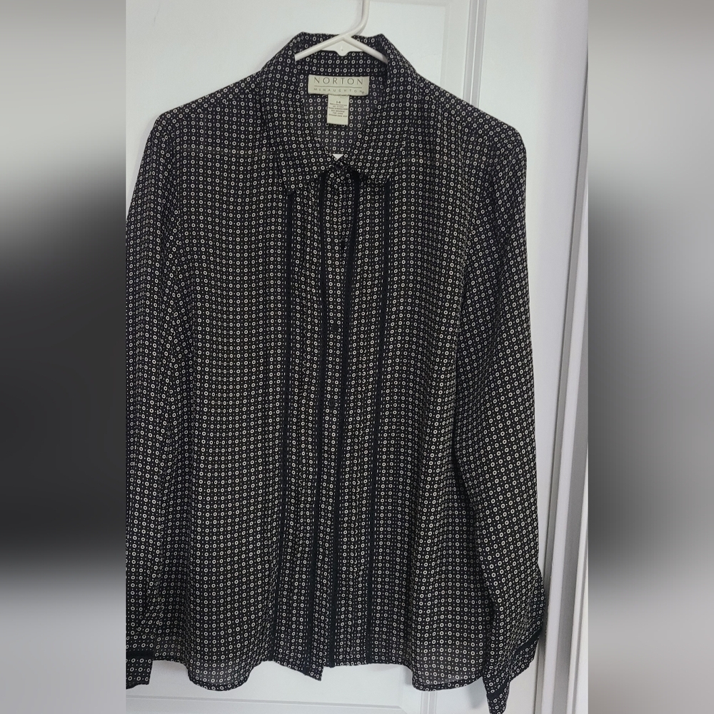 Black and White top size 14
